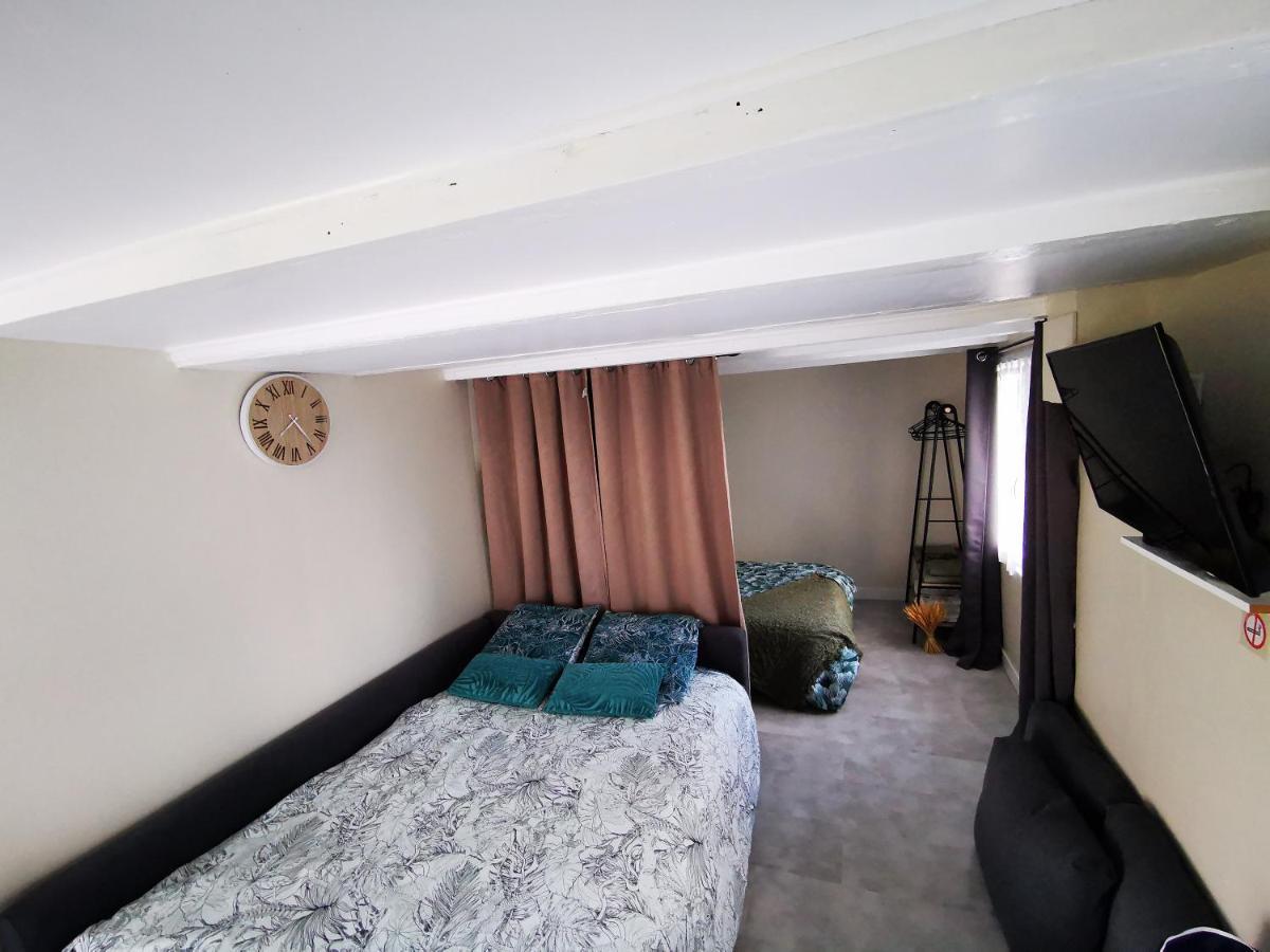 Logement Chaleureux Avec Parking Gratuit Oyre Exterior foto