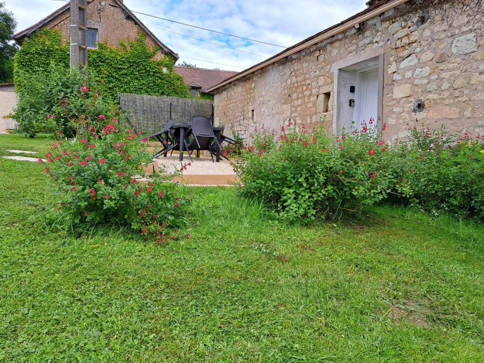 Logement Chaleureux Avec Parking Gratuit Oyre Exterior foto